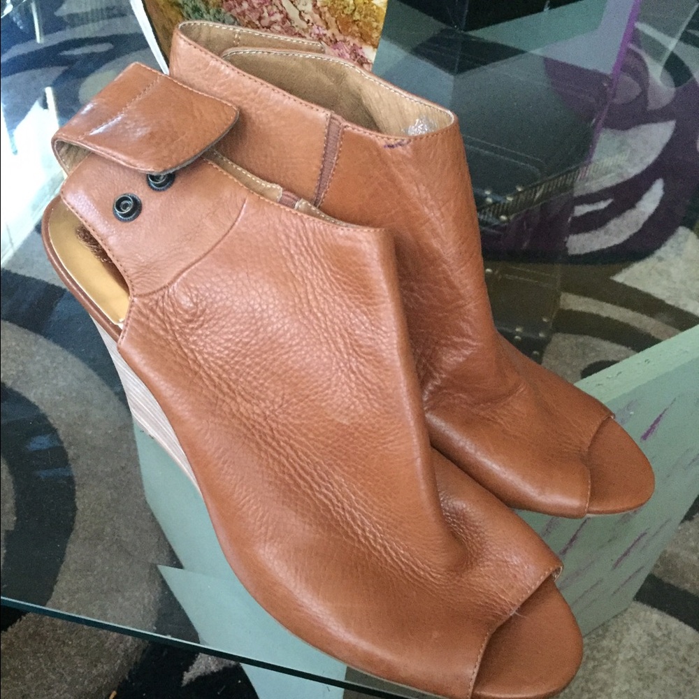 Women's Tan Leather Wedge Sandals - Picture 2 of 3